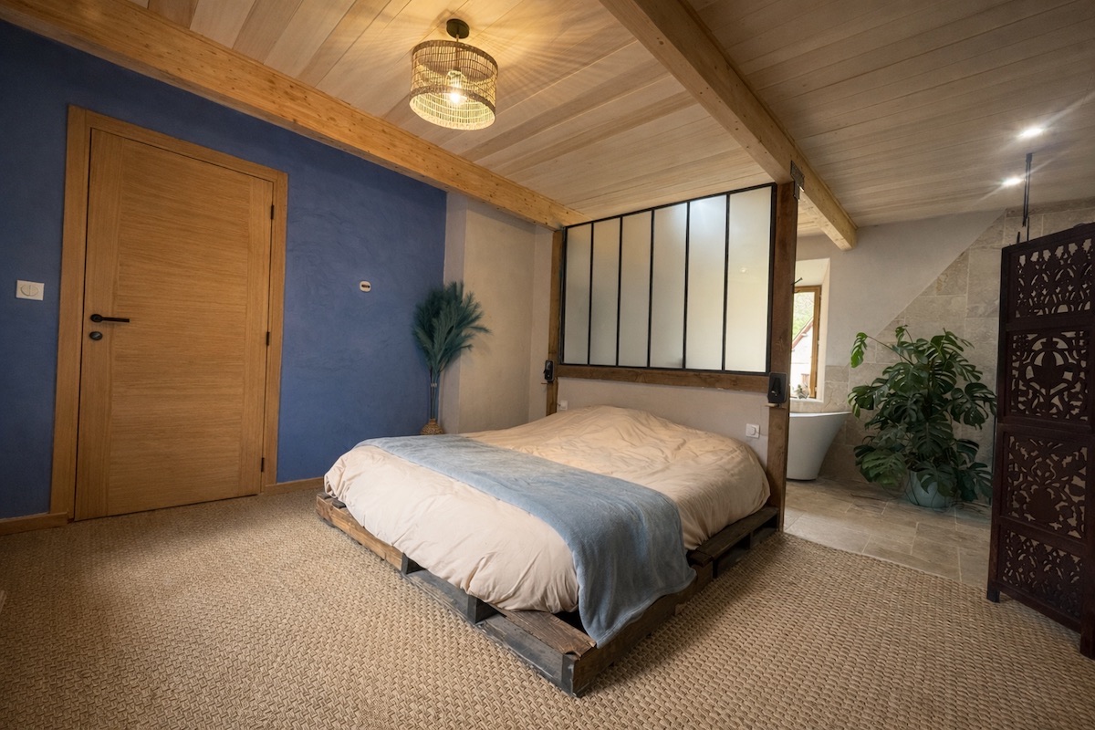 Chambre parentale au rez-de-chaussée, lit King Size