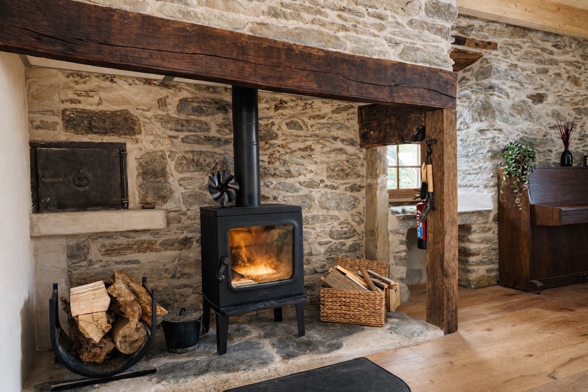 Le poêle à bois, cœur de la maison