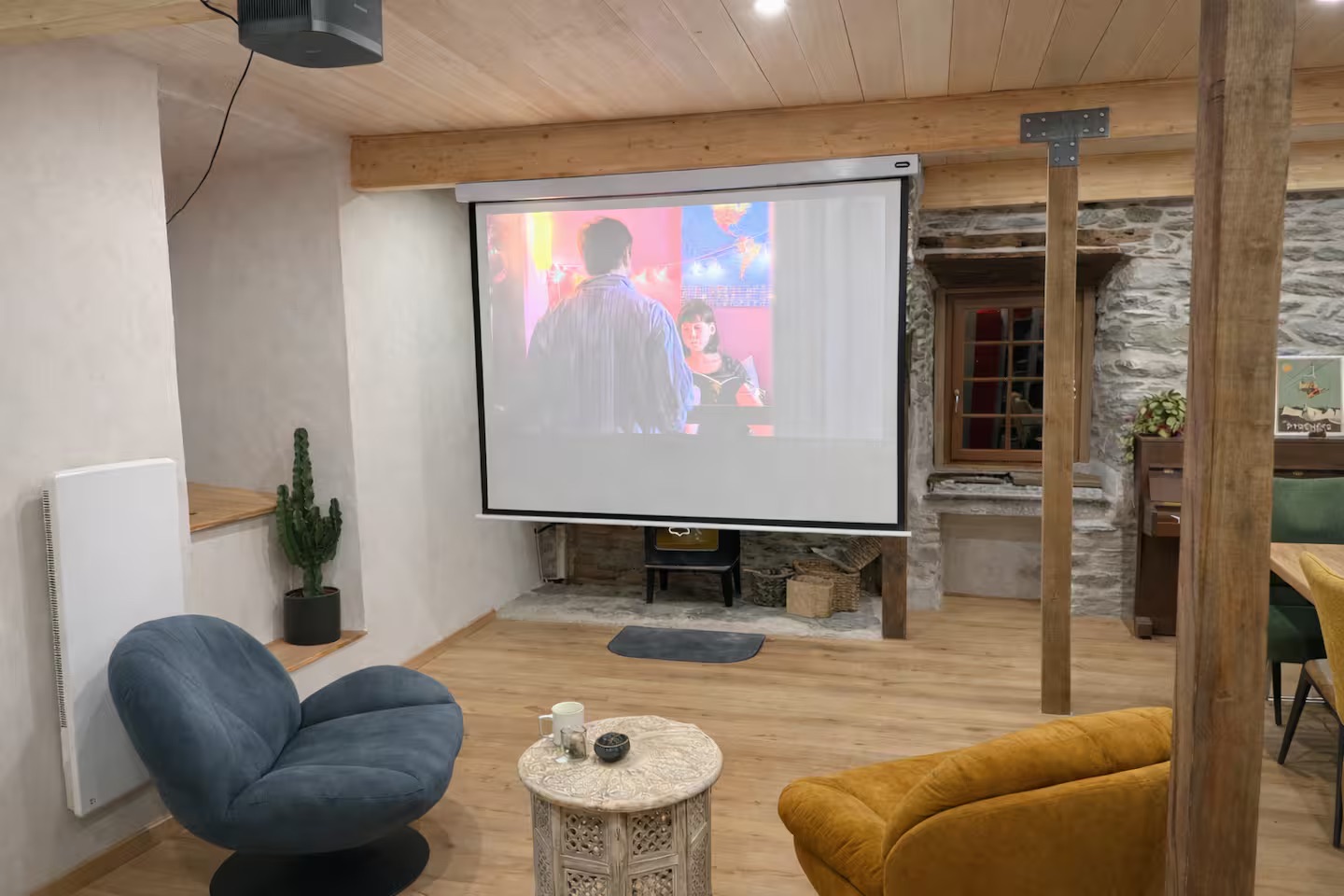 Coin vidéoprojecteur du salon
