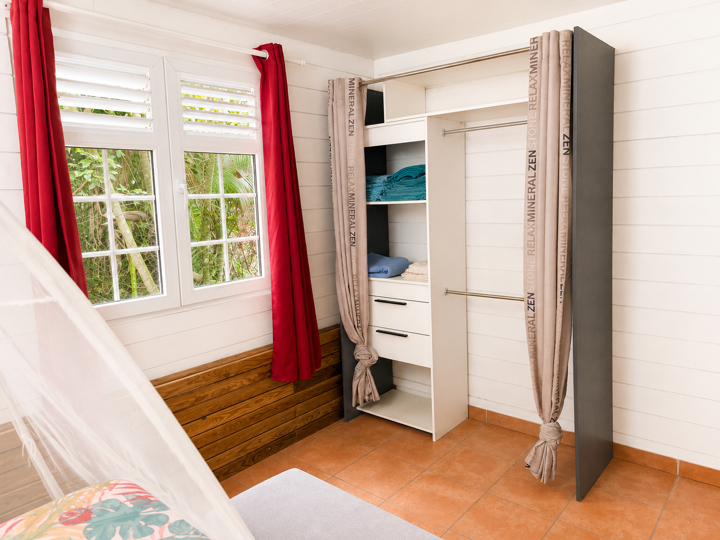 Chambre du studio T2, vue sur le lit