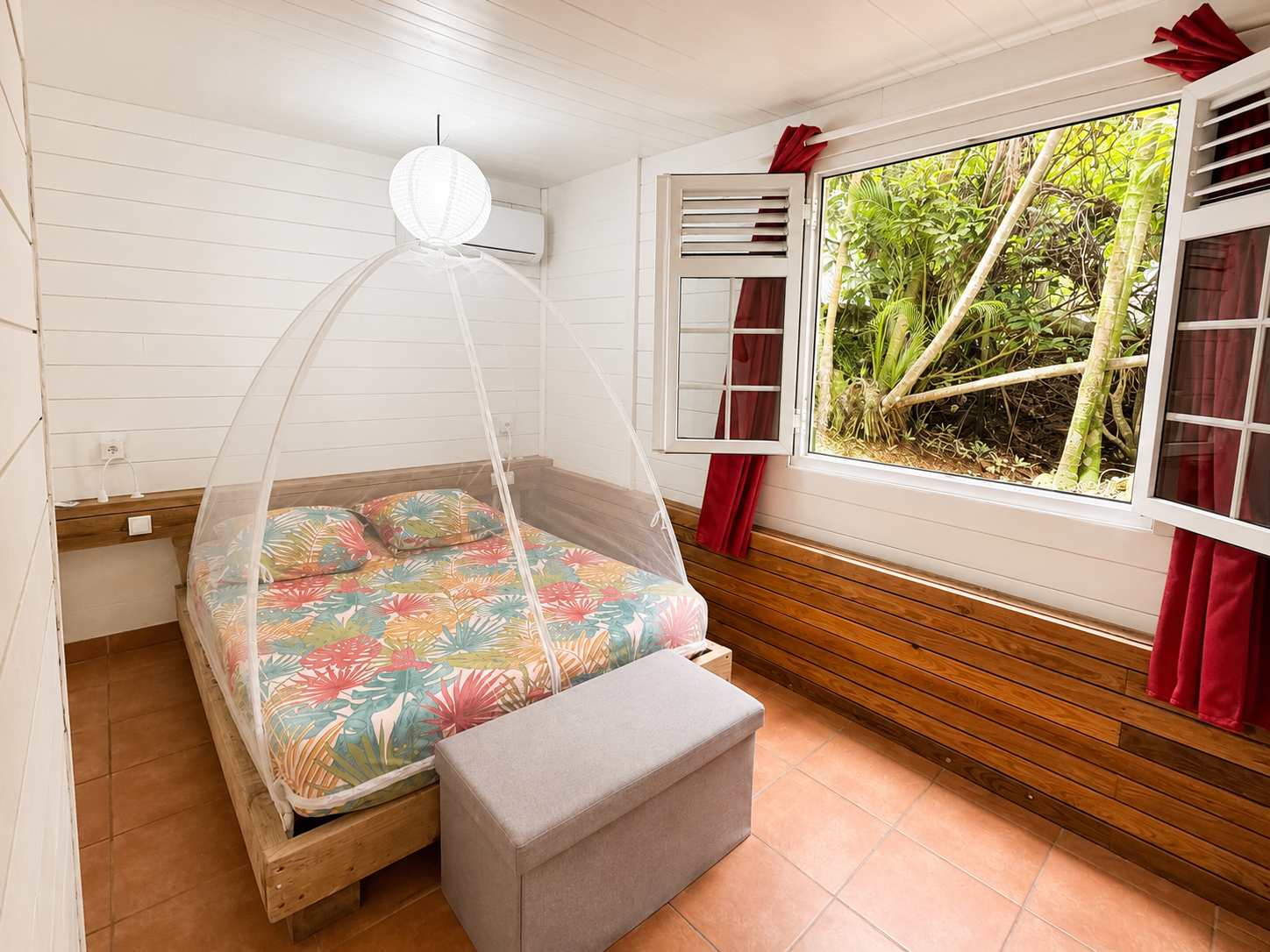 Chambre climatisée du studio T2