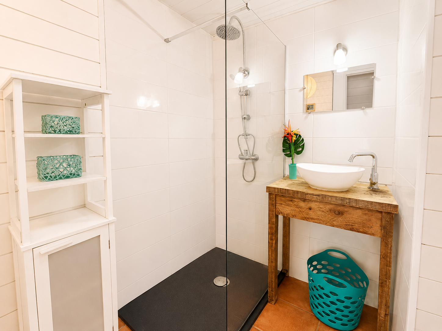 Détail de la salle de bain du studio T2